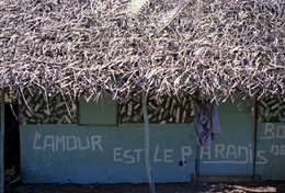 Archipel-des-Comores;-Architecture;-Banga;-Case;-France;-Habitat;-Inscription;-Kaleidos;-Kaleidos-images;-La-parole-à-limage;-Laurent-Abad;-Mayotte;-Océan-Indien;-Palmes;-Stories-Pictures;-Toit-de-palmes;-Trévani;-Village